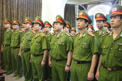 Đoàn đại biểu Đảng ủy, Ban Giám đốc và lãnh đạo các đơn vị thuộc Học viện CSND thăm và dâng hương tại nhà Đại tướng Võ Nguyên Giáp.